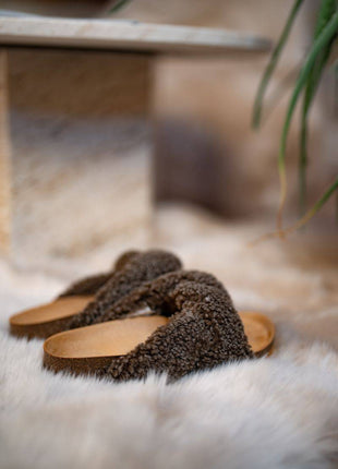 Lilly Kreuz Slippers | Neuseeland | Größe 35-42 - Lammfellhaus.de